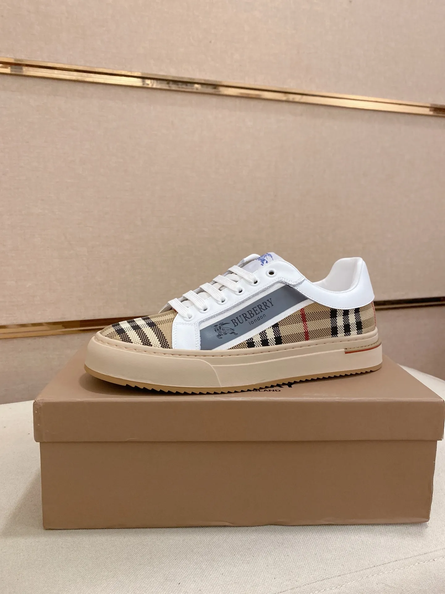 Men's shoes💰: 400💰🇮🇹🇮🇹The counters are synchronized with BURBERRY's top purchasing agents🔍🔍Synchronized sales. Positive code number: 38-44. Italian imported cowhide with official website fabric. Fully imported sheepskin lining, sole: original sole provided by the original factory, exclusive movable molded sole, super comfortable, original factory follow-up goods, 🔍🔍high quality, you can enter and leave the counter at will, welcome to compare (can be customized 45)